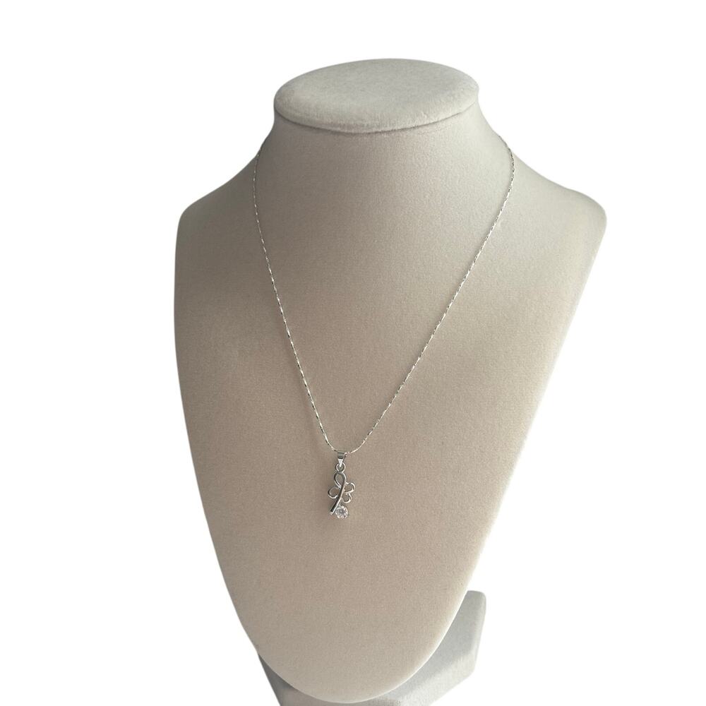 Silver Clover Pendant Necklace Dainty Minimalist Lucky Charm Jewelry - Picture 5 of 6